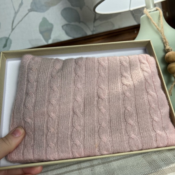 LUXE CASHMERE Pure Cashmere Headache Pillow NIB - Picture 3 of 4